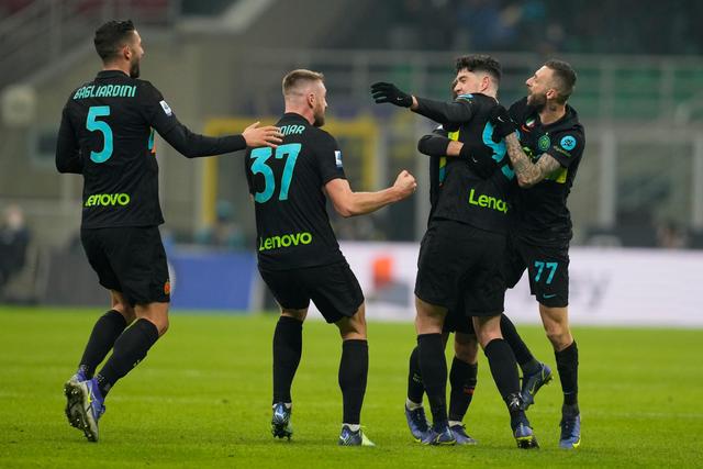 莱斯特城后卫乌特·法斯转会迪拜国民